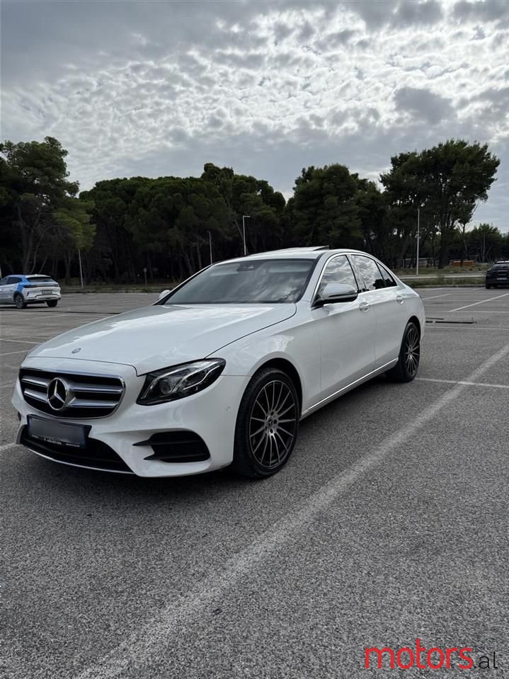 2017' Mercedes-Benz E 220 photo #6