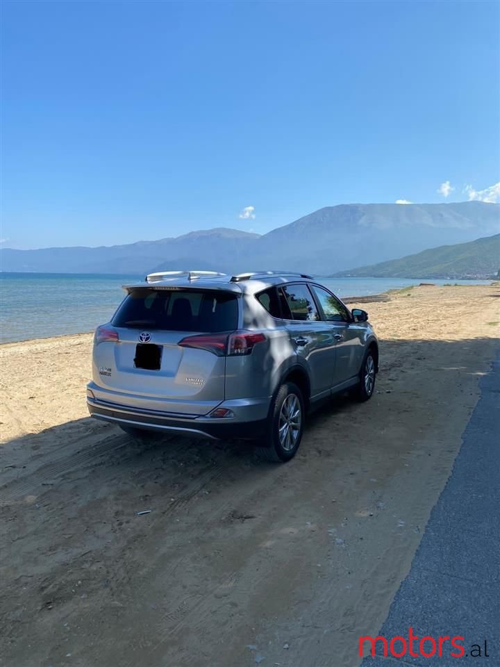 2018' Toyota RAV4 photo #3