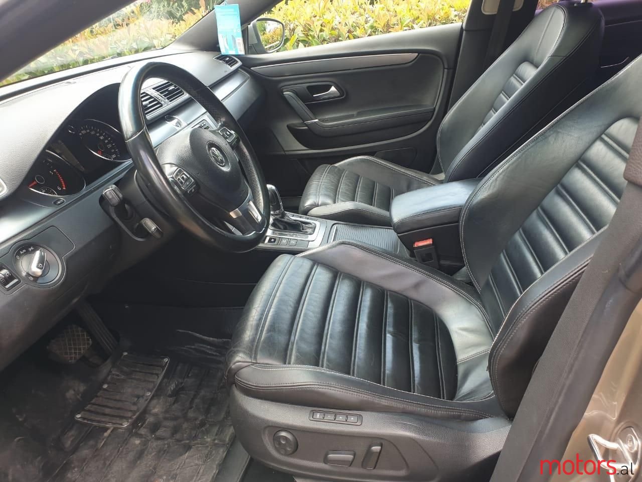 2013' Volkswagen Passat photo #5