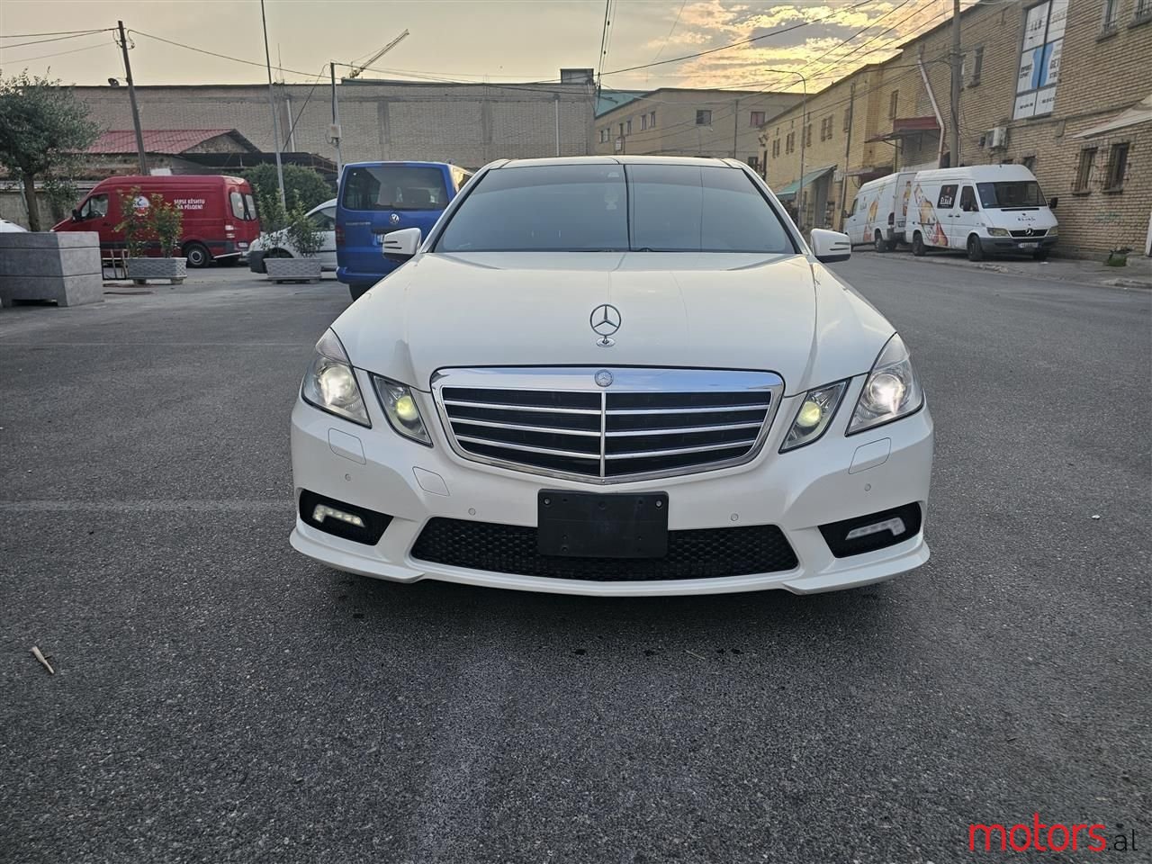 2011' Mercedes-Benz E 350 photo #1