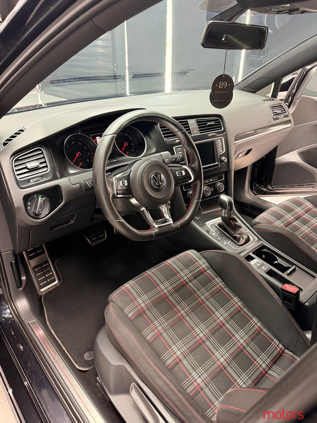 2016' Volkswagen Golf photo #4