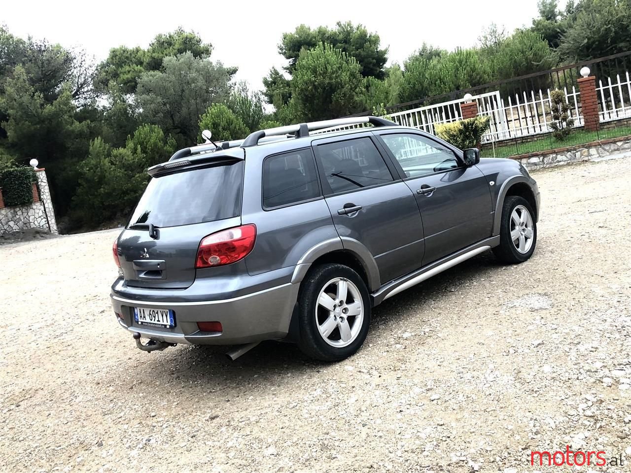 2006' Mitsubishi Outlander photo #1