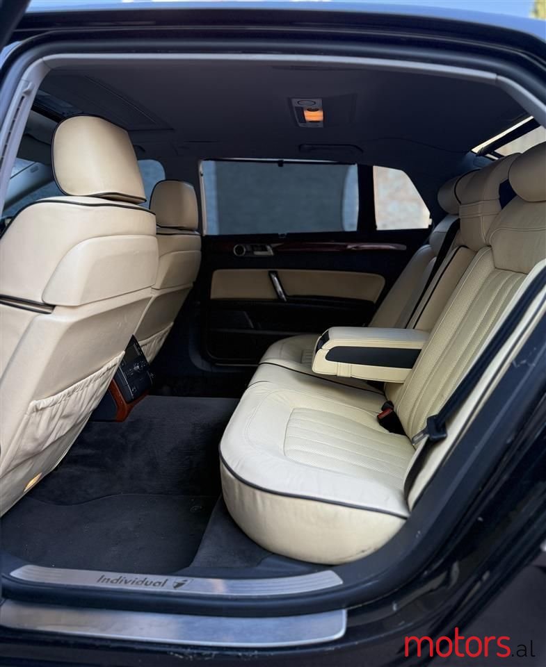 2008' Volkswagen Phaeton photo #5