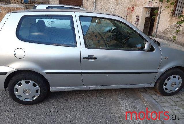 2001' Volkswagen Polo photo #1