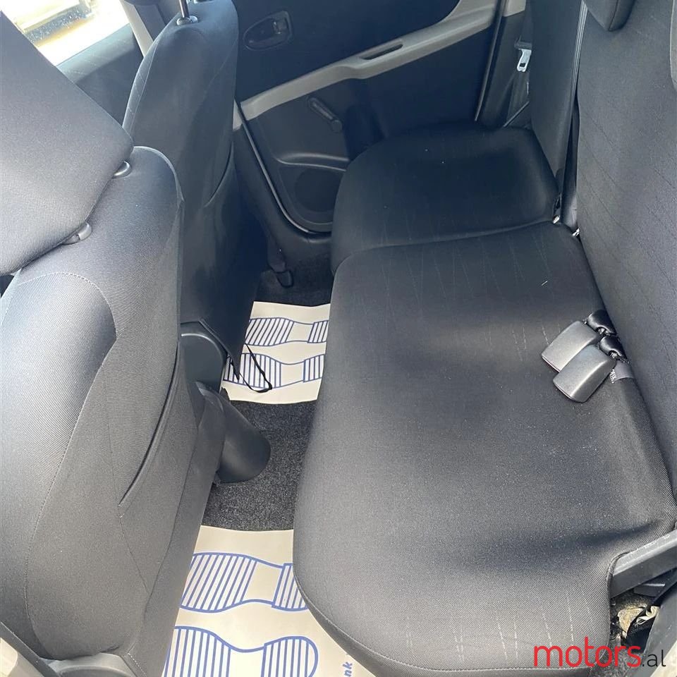 2006' Toyota Yaris photo #4