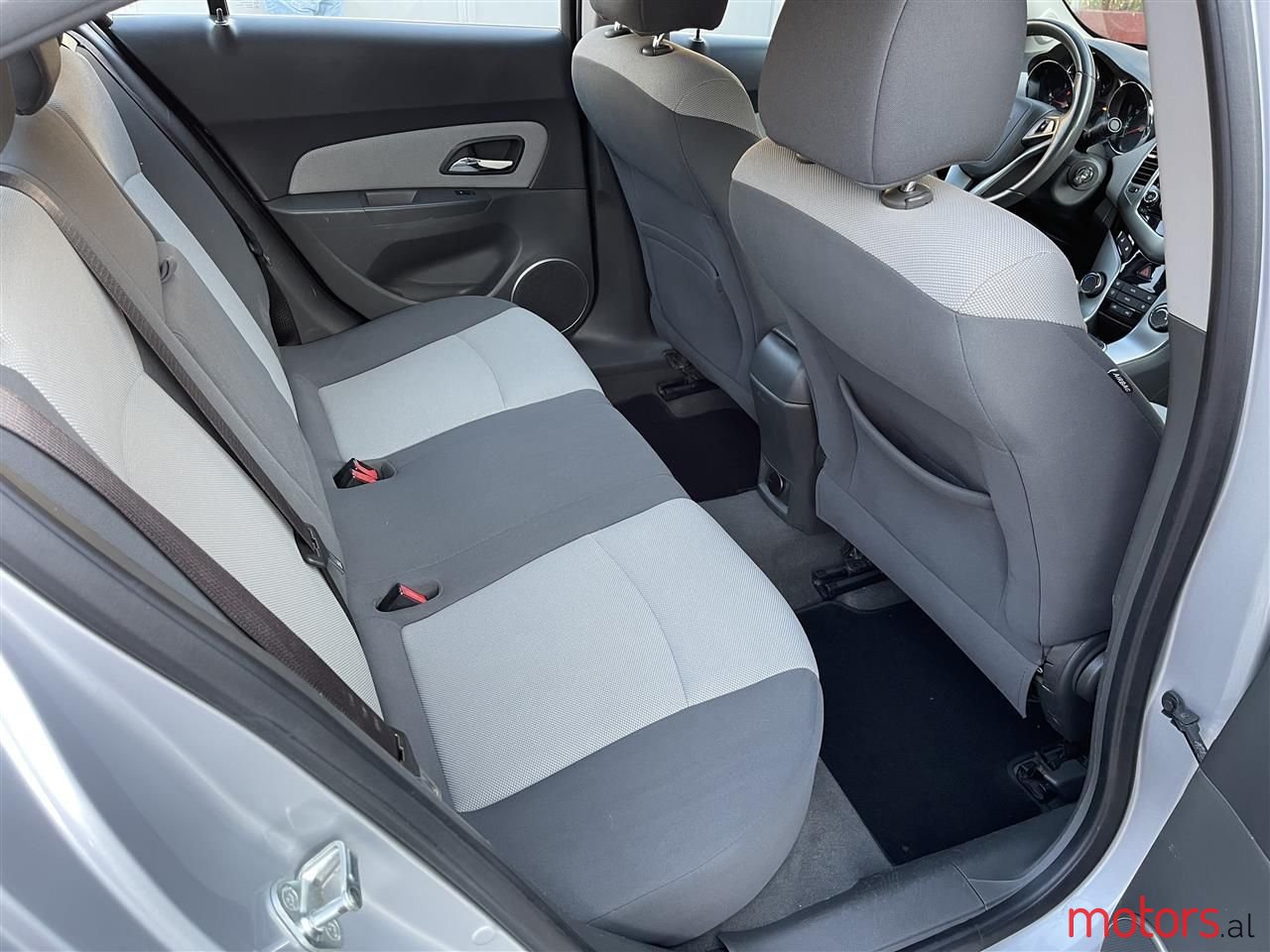 2010' Chevrolet Cruze photo #2