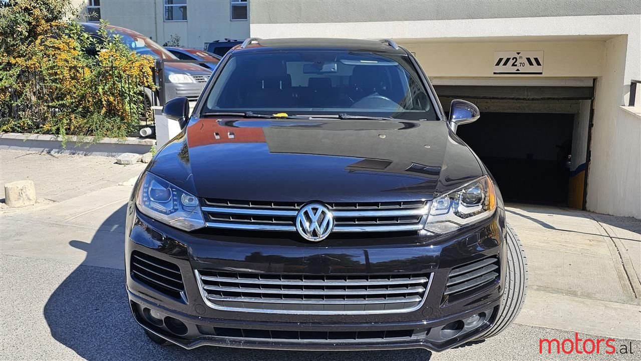 2014' Volkswagen Touareg photo #1