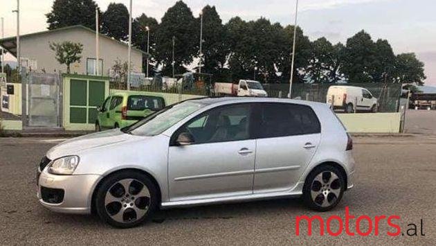 2004' Volkswagen Golf photo #1