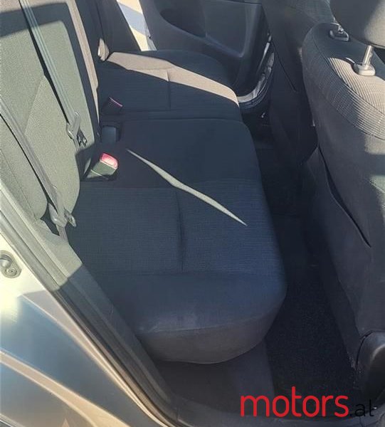 2008' Toyota Auris photo #6