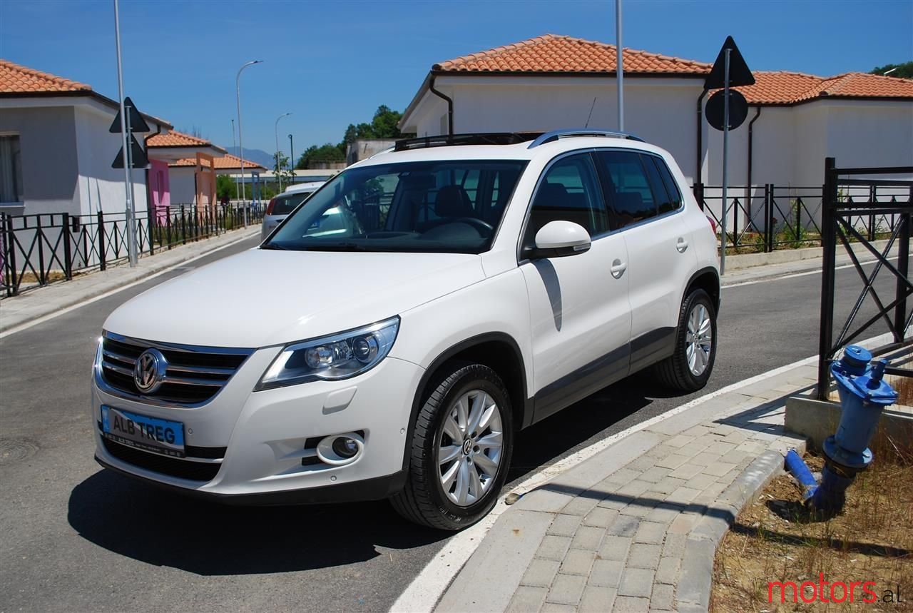 2009' Volkswagen Tiguan photo #1
