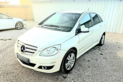 2011' Mercedes-Benz B 170