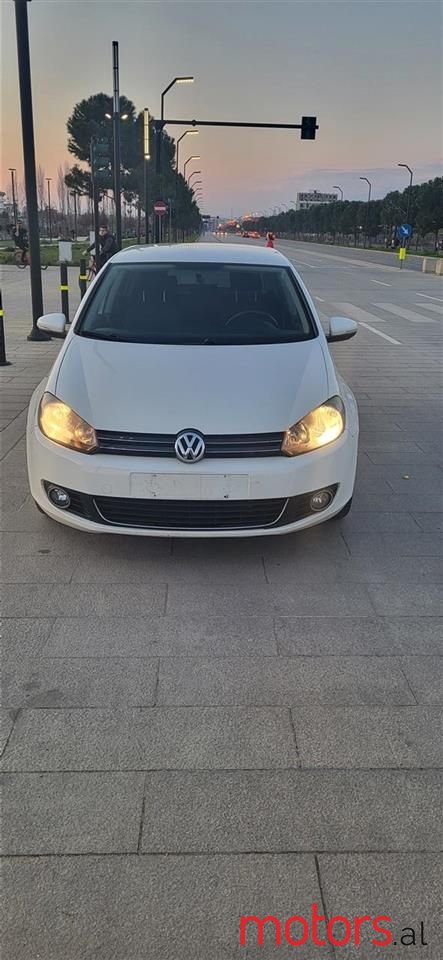 2009' Volkswagen Golf photo #1