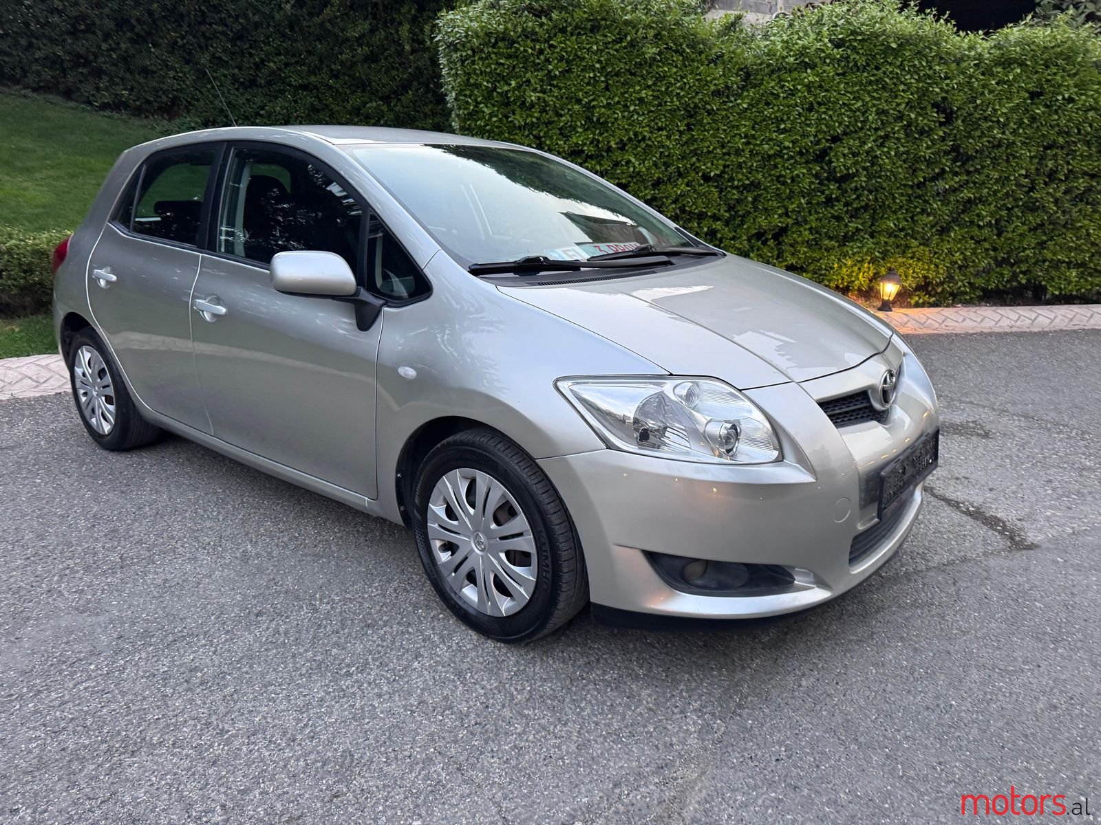 2008' Toyota Auris photo #2