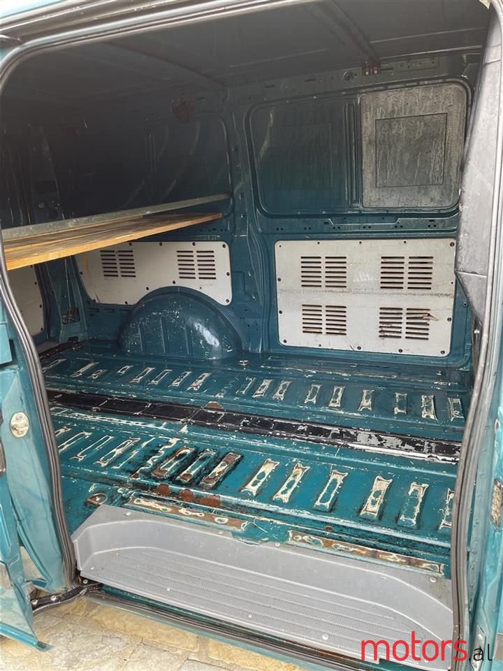 2005' Mercedes-Benz 220 photo #2