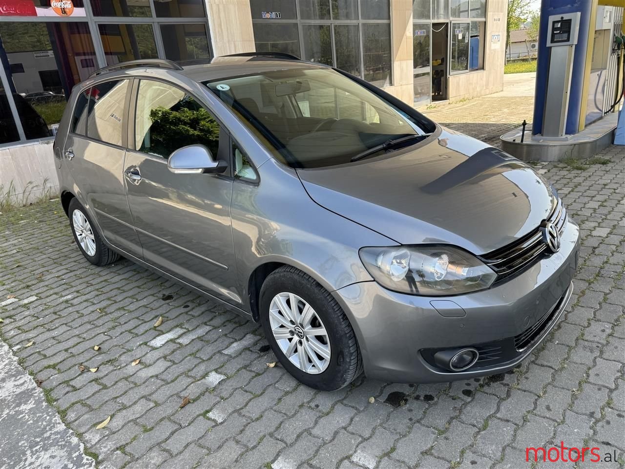 2010' Volkswagen Golf photo #4