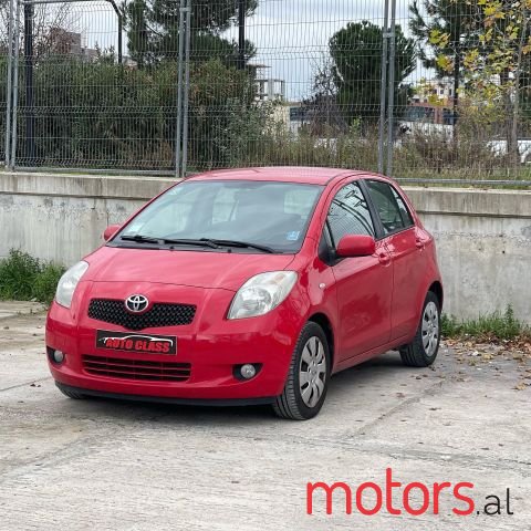 2004' Toyota Yaris photo #3