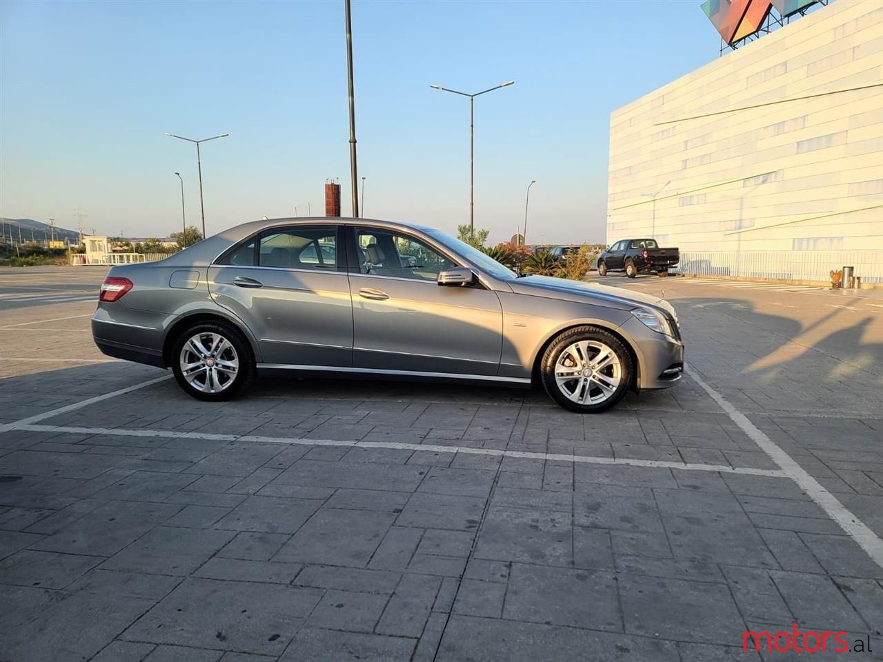 2011' Mercedes-Benz E 220 photo #4