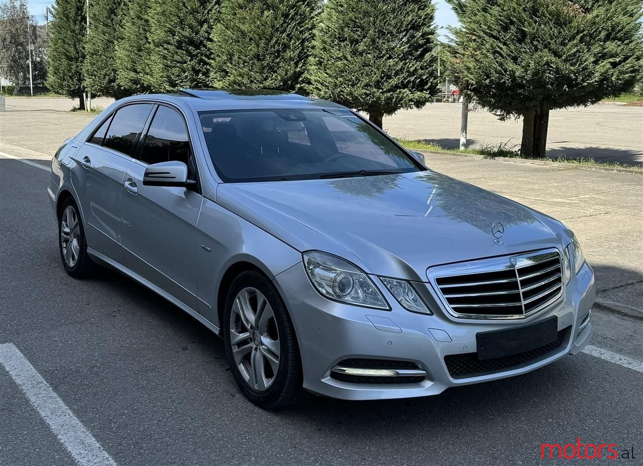 2012' Mercedes-Benz E 220 photo #1