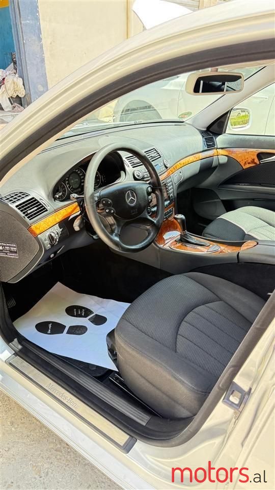 2007' Mercedes-Benz E 220 photo #6