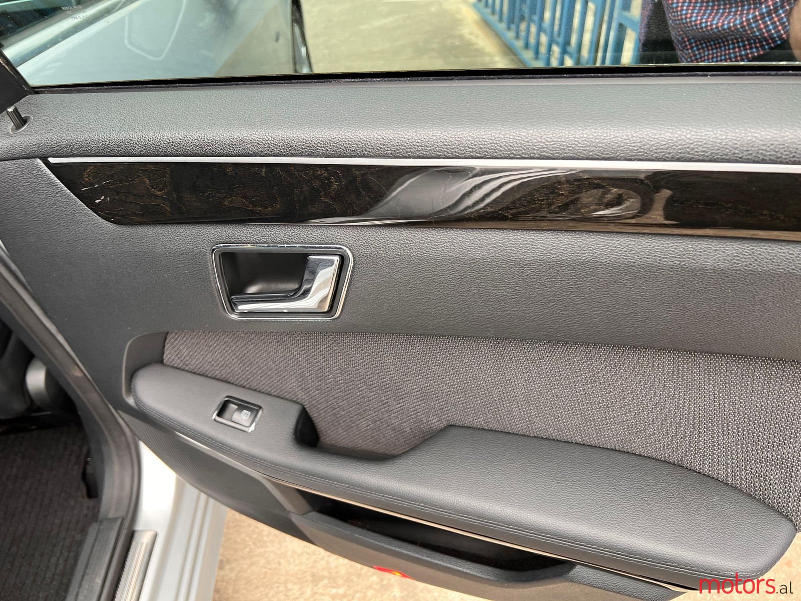 2009' Mercedes-Benz E 220 photo #3