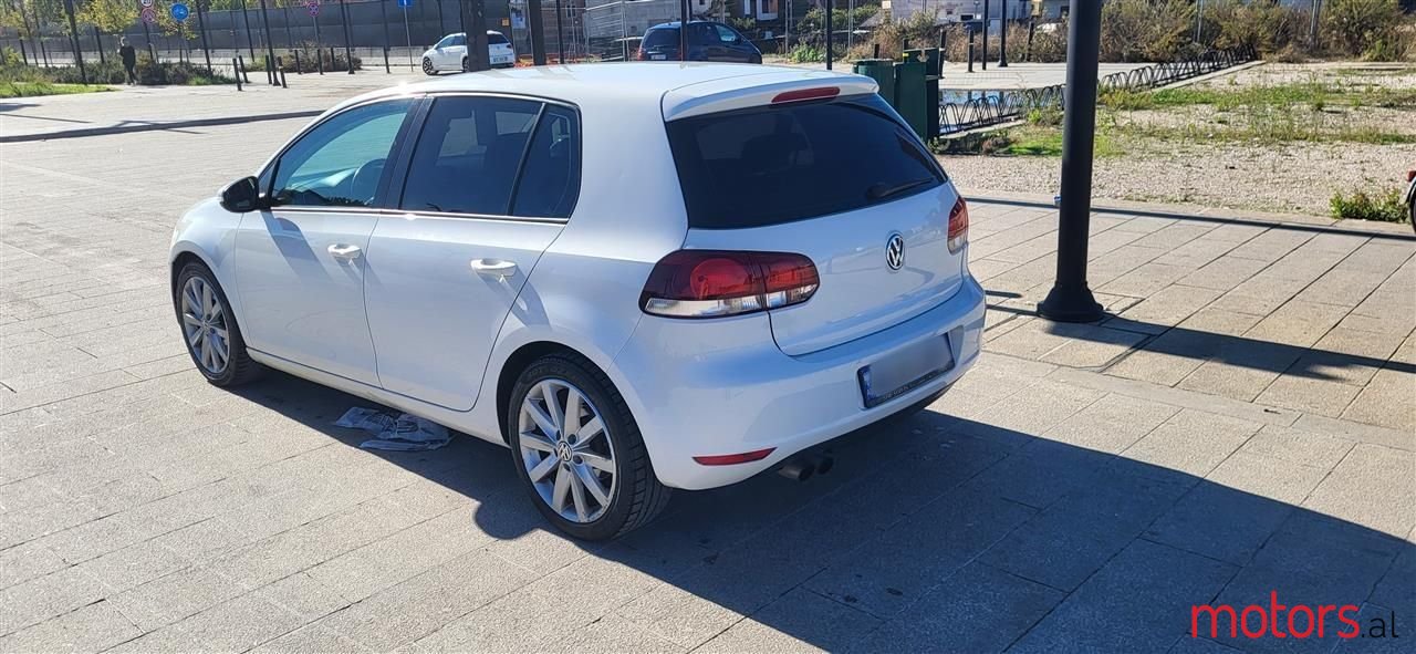 2010' Volkswagen Golf photo #2