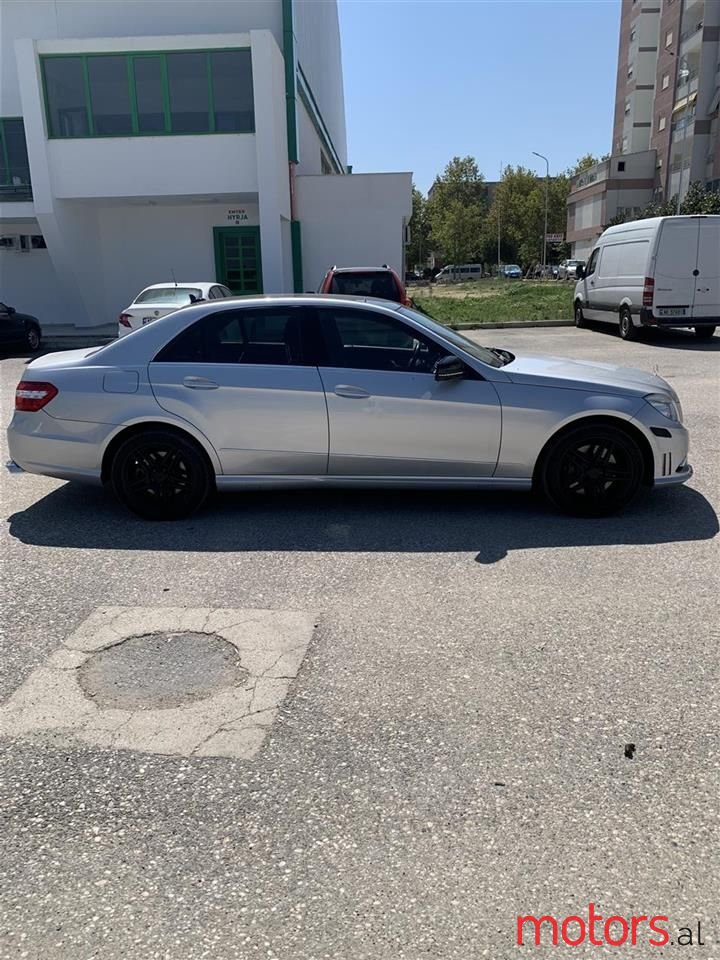 2011' Mercedes-Benz E 55 AMG photo #3