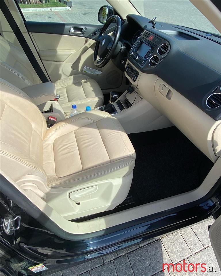 2010' Volkswagen Tiguan photo #6