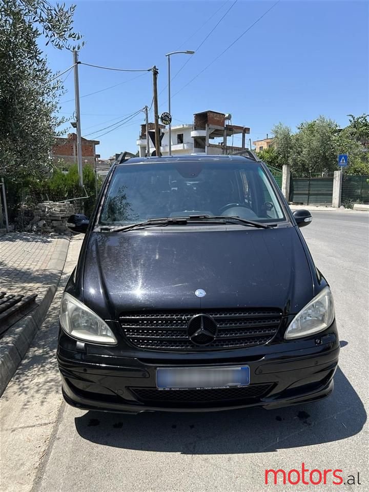 2009' Mercedes-Benz Viano photo #3