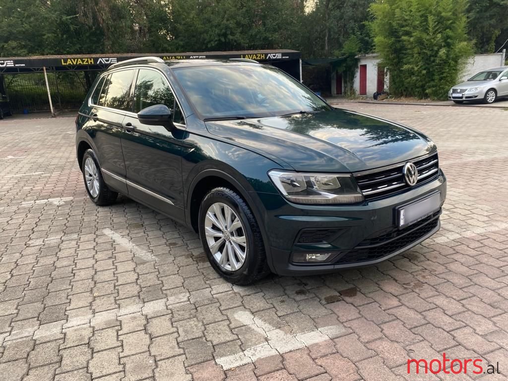 2017' Volkswagen Tiguan photo #3