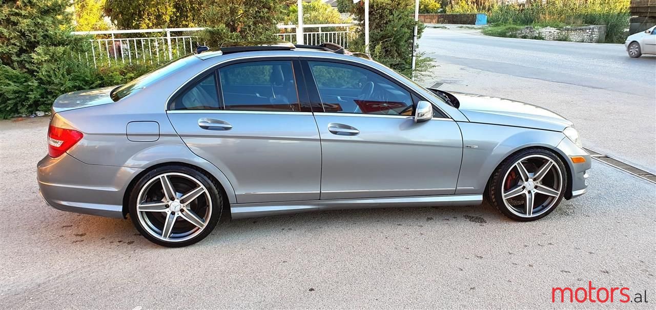 2012' Mercedes-Benz C 300 photo #2