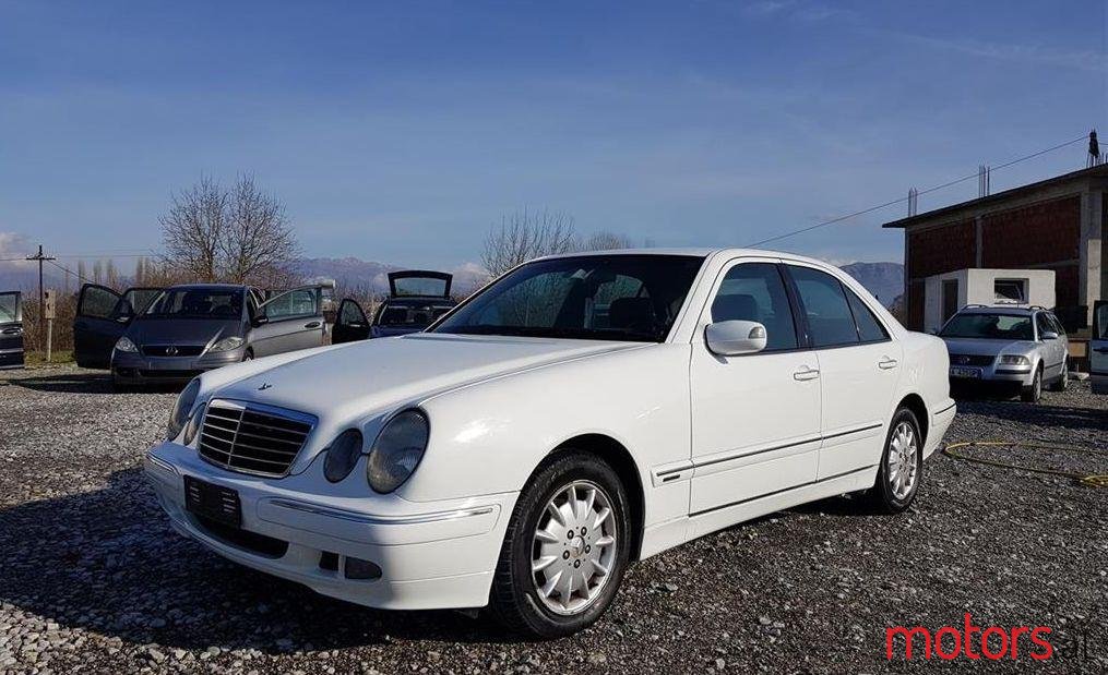 2002' Mercedes-Benz E 220 photo #1