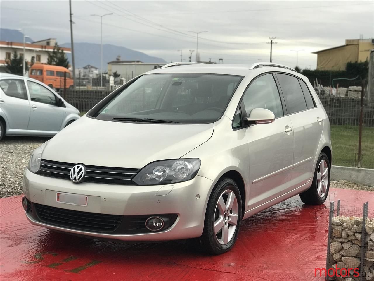 2012' Volkswagen Golf Plus photo #1