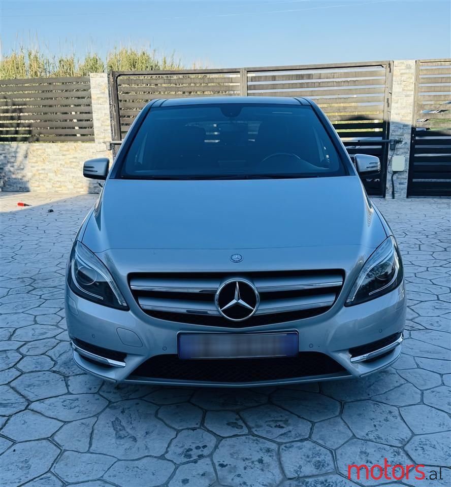 2012' Mercedes-Benz B 200 photo #5