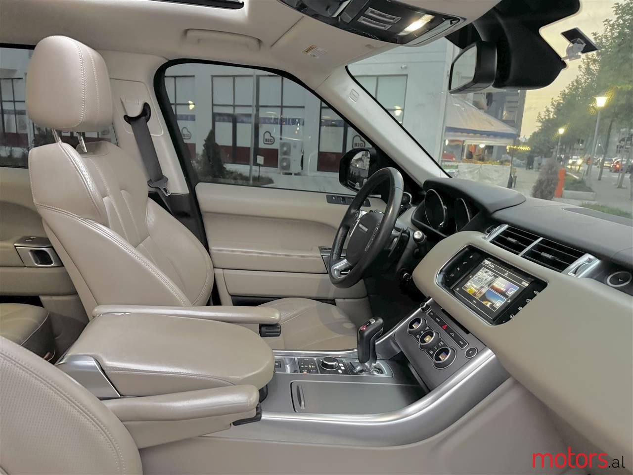 2015' Land Rover Range Rover Sport photo #3