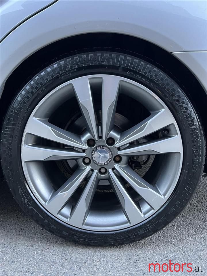 2009' Mercedes-Benz 320 photo #2