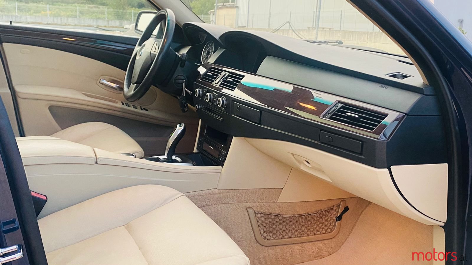 2008' BMW 528 photo #5