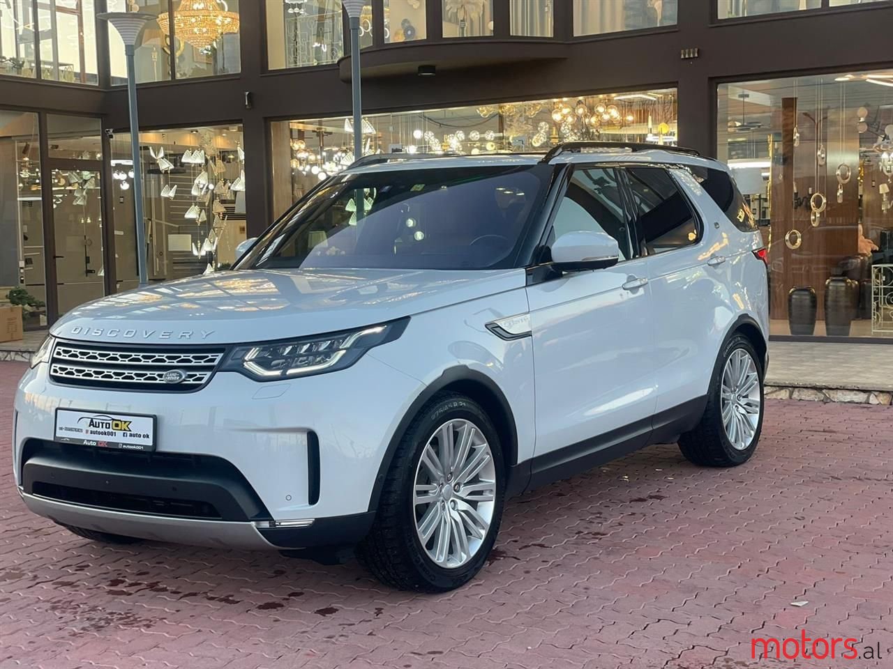 2017' Land Rover Discovery photo #1