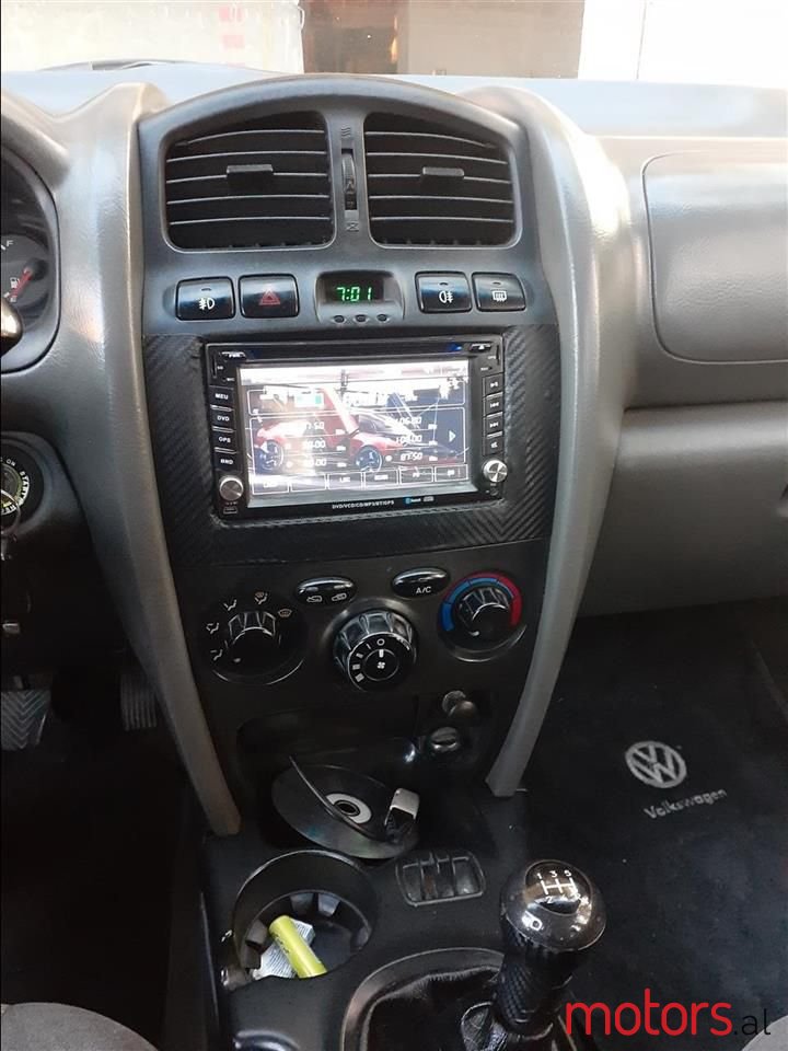 2002' Hyundai Grand Santa Fe photo #4