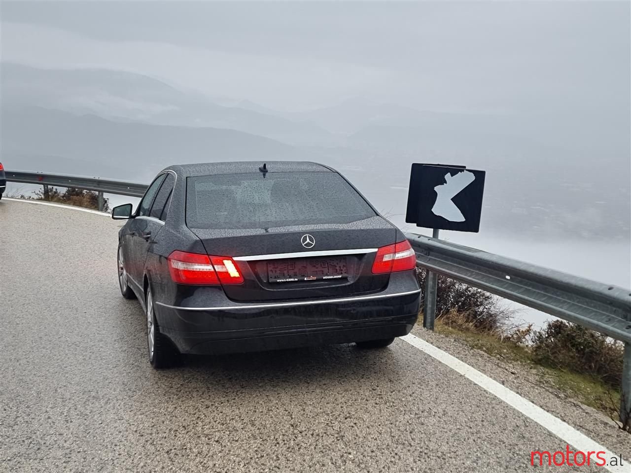 2009' Mercedes-Benz E 220 photo #3