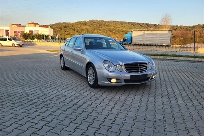 2007' Mercedes-Benz E 220
