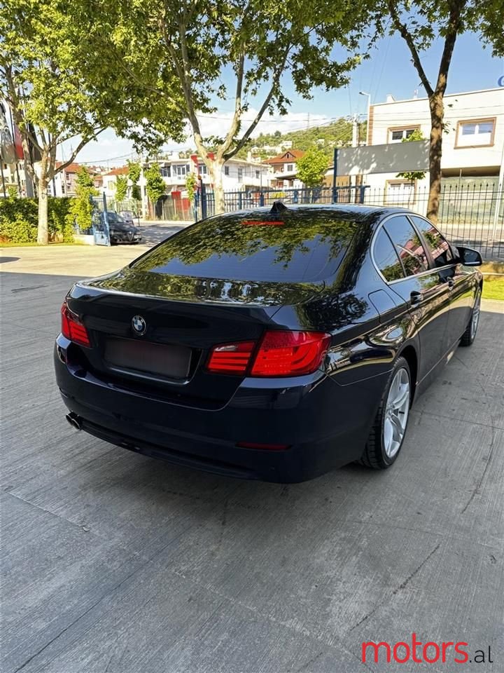 2012' BMW 520 photo #2