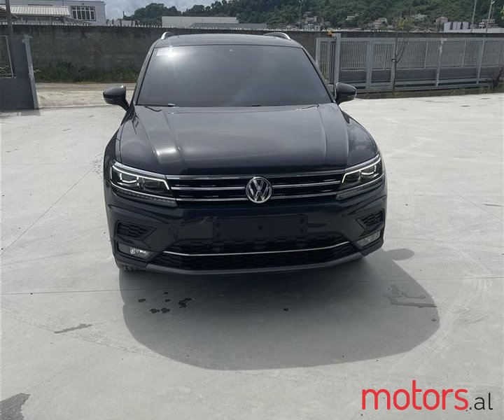 2018' Volkswagen Tiguan photo #6