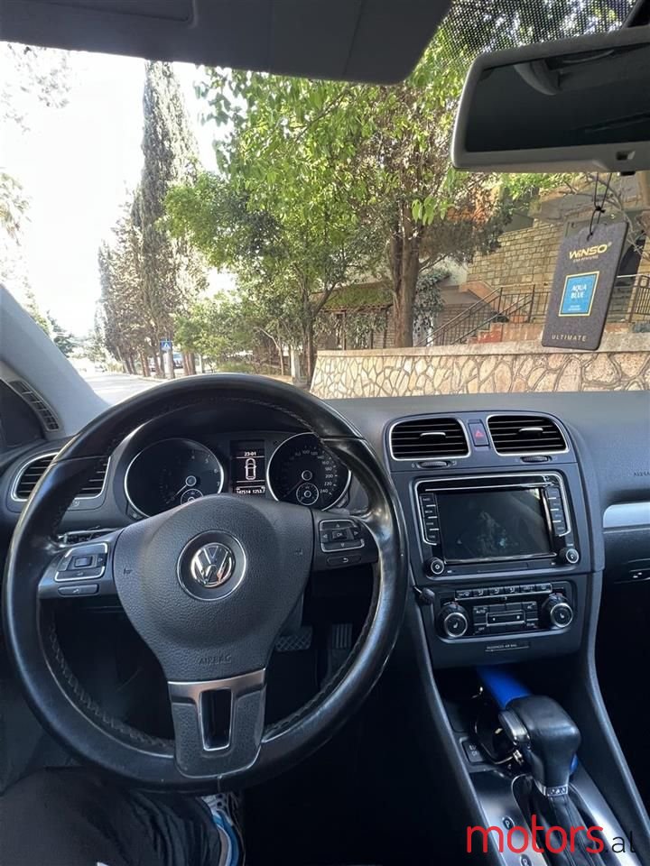 2009' Volkswagen Golf photo #3