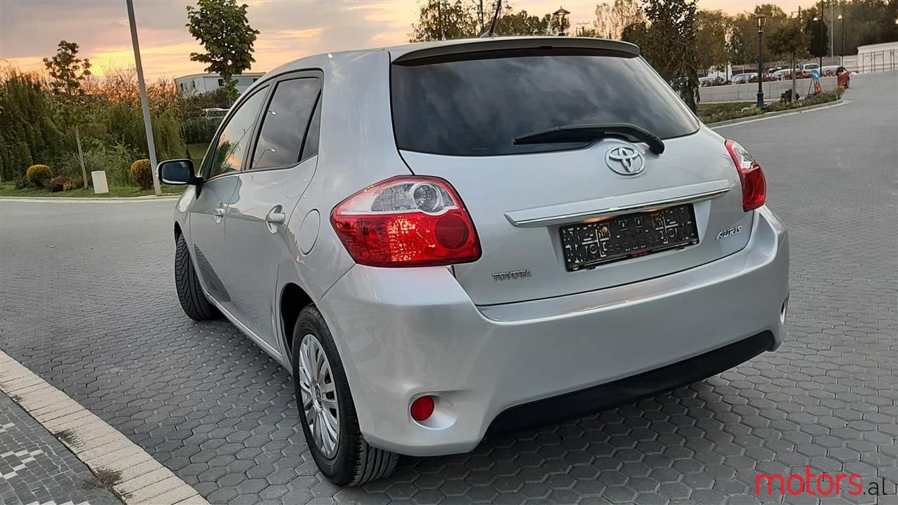 2010' Toyota Auris photo #6