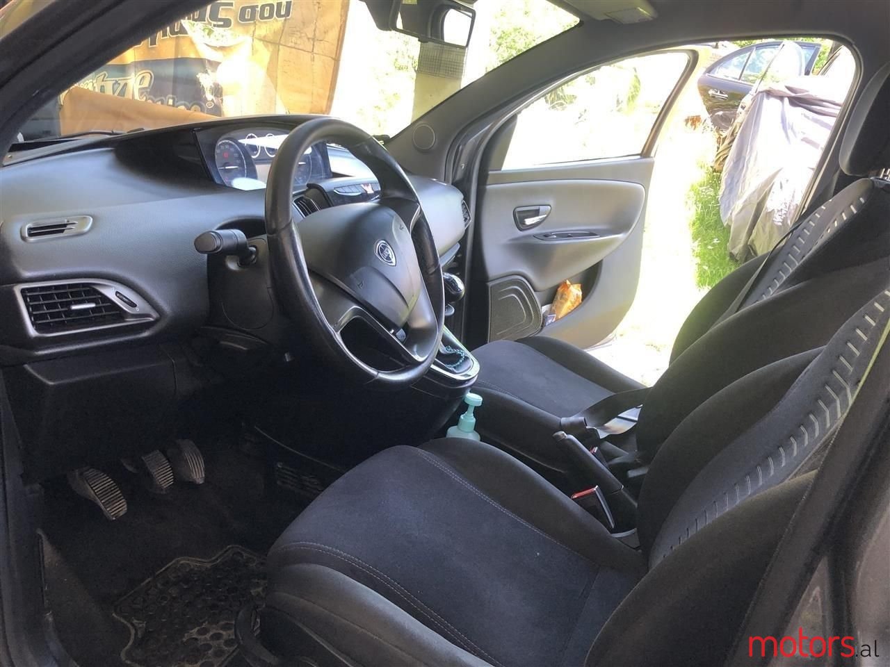 2011' Lancia Ypsilon photo #3