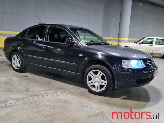 2000' Volkswagen Passat photo #1