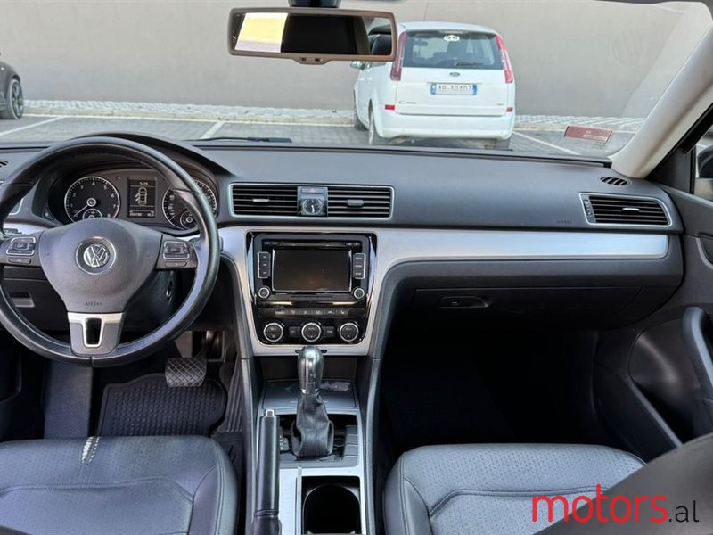 2012' Volkswagen Passat photo #4