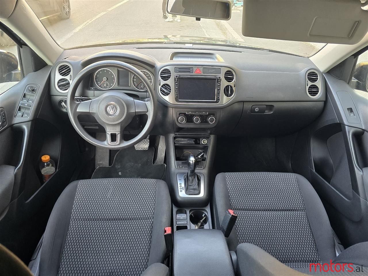 2012' Volkswagen Tiguan photo #2