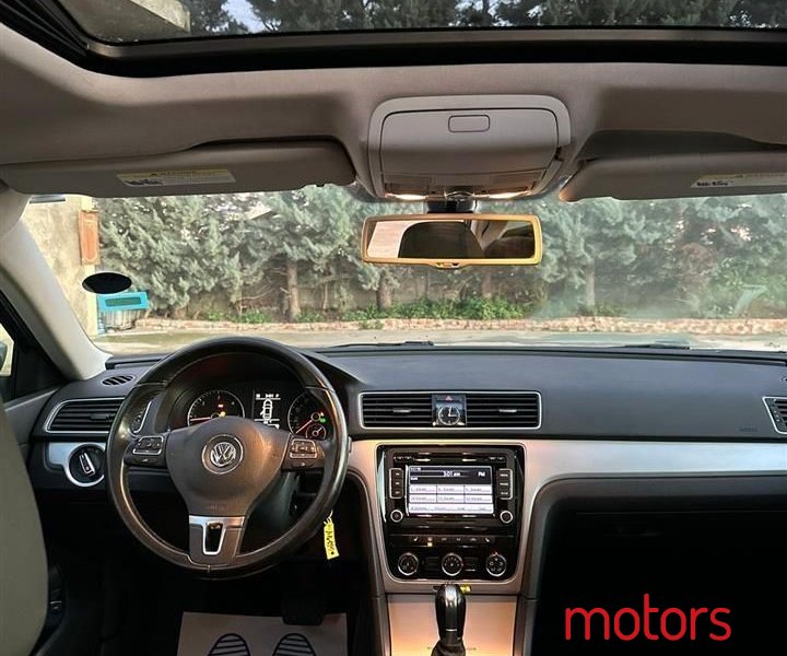 2013' Volkswagen Passat photo #2