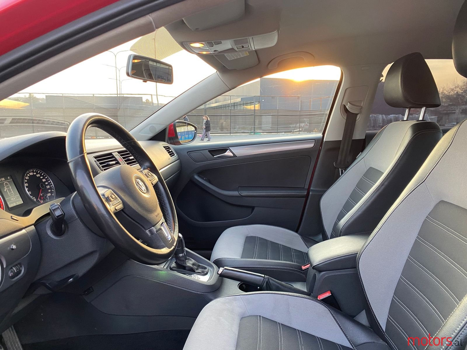 2011' Volkswagen Jetta photo #3